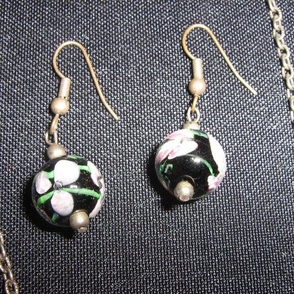 Silver Tone Necklace And Earrings. $5.00 AS AN ADD ON - Picture 3 of 3